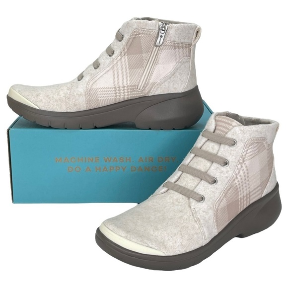 Bzees Womens Ankle Boots 7M Kick Back Taupe Cushioned Insole Arch Support - Picture 1 of 15